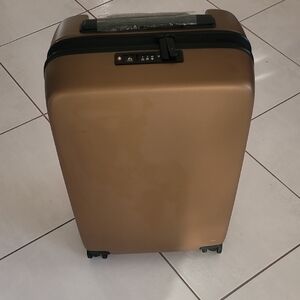 Raden Smart Suitcase. USB, GPS, Self Weighing Hard Waterproof Shell